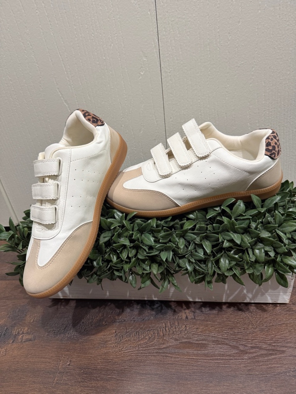 Dolce Vita Cream & Tan "Quick" Sneakers with Leopard Heel Tab Size 9